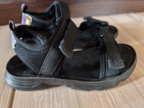 Darujem za poštovné sandále, nelli blu,35