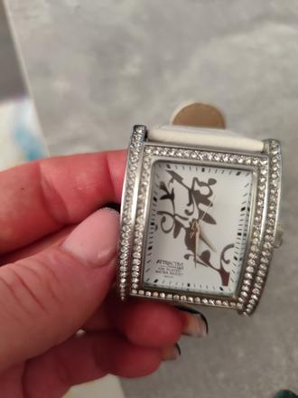 Dámske hodinky attractive q&q,