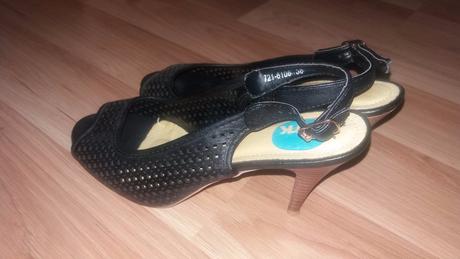 Čierne lodičky, 38