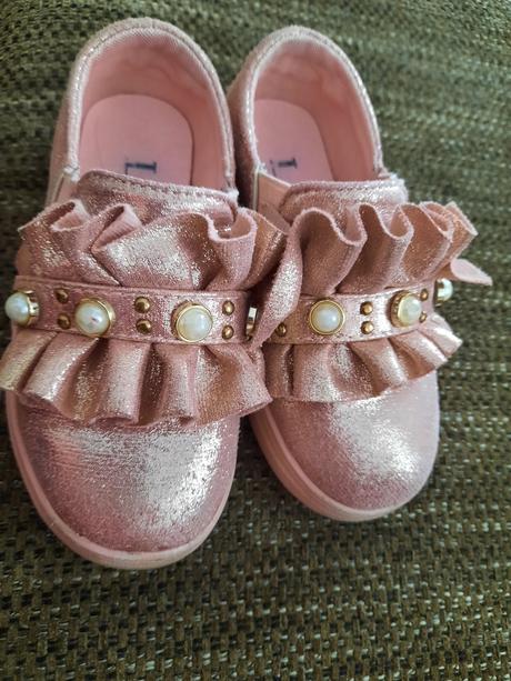 Ružové topánky, 26