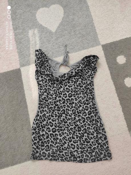 Tielko leopard s holým chrbtom, s