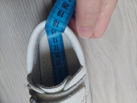 Biele mokasiny conguitos, 22