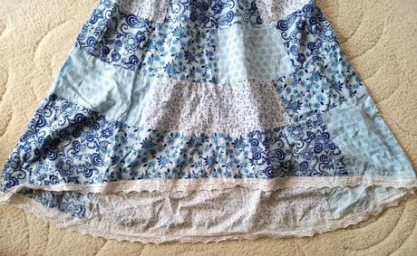 Vzdusne saty v modrých tonoch, s