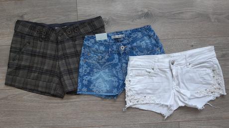 Biele sortky s perlickami, dromedar,l