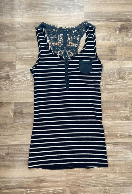 Krásne letné tielko/tričko s čipkou na chrbte, m