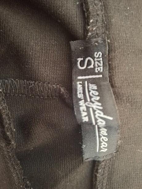 Darujem  dámske elastické čierne legíny., s