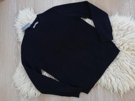 Vrubkovaný sveter, tu,m