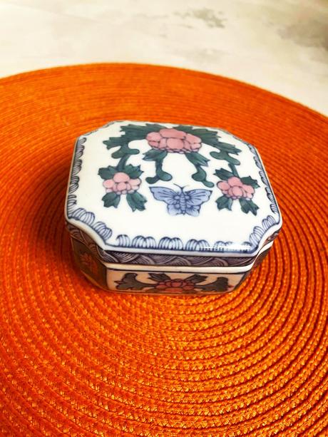 Porcelánová šperkovnica, 