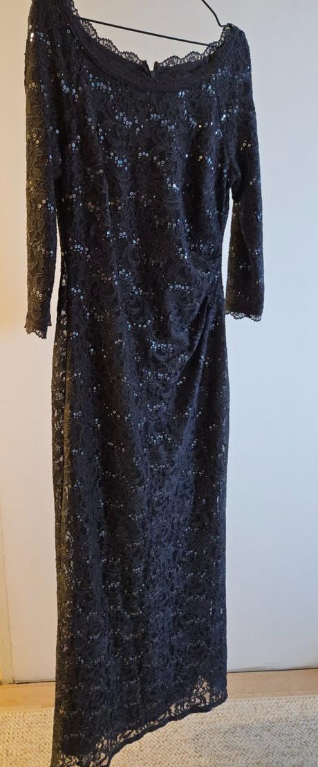 Spoločenské šaty, 42