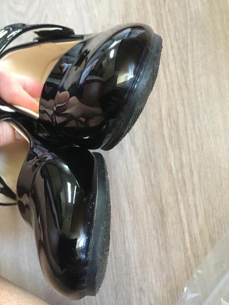 Dievcenske sandalky 35, ale podľa mna 32, 32