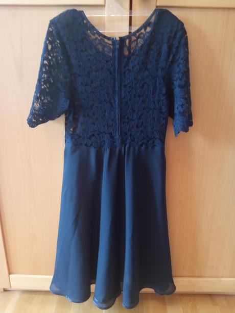 Čipkované modré šaty, 36