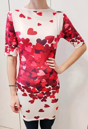 Predĺžené tričko so srdiečkami, s