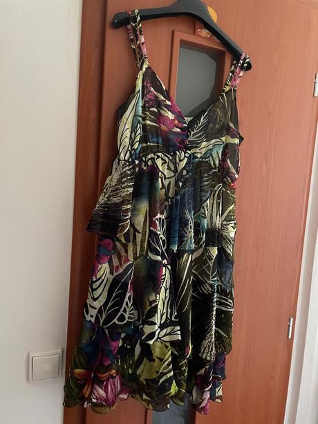 Letné saty na ramienka, 38