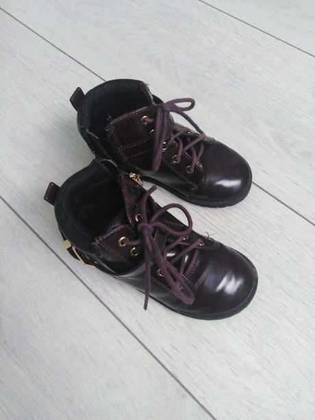 Kotnikove lakované topánočky, 23