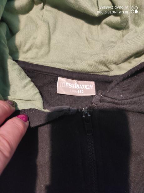 Mikina s kapucnou, 146