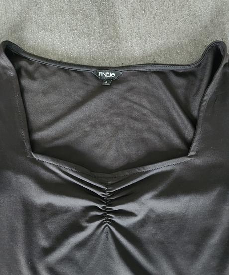 Zaujímavé šaty, m