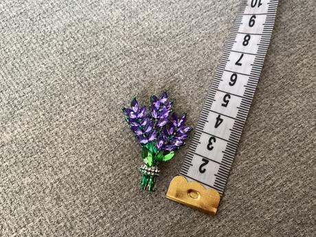 Brošňa levanduľa,