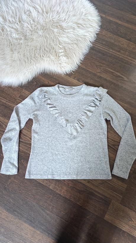 Svetrík s volánikom, xs