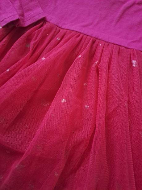 Krásne tylové šaty, 98