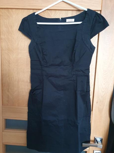 Šaty čierne puzdrové, s