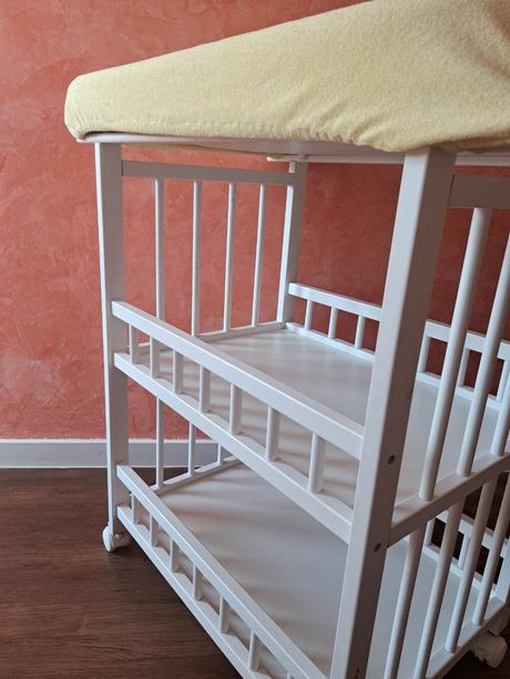 Prebaľovací pult (na kolieskach), 