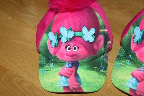 Šiltovka trolls, 140