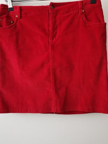 Menčestrová sukňa, 38