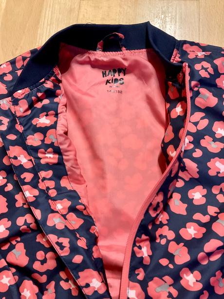 Nepremokavá bomberka, tcm,146 / 152