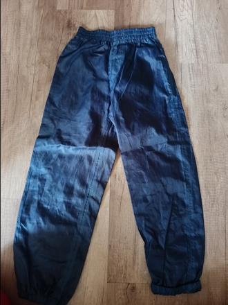 Nohavice do dážďa, 122