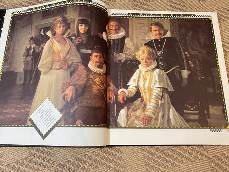 Krásna stará kniha arabela rumburak macourek miloš,