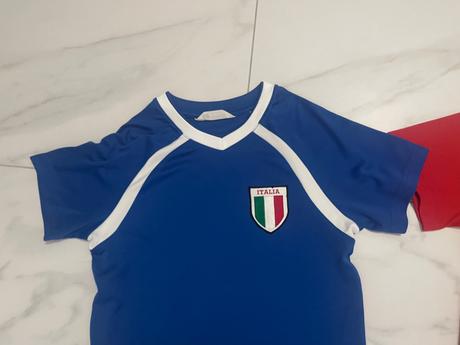 Cerveny a modry dres, h&m,134