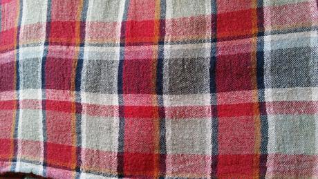 Sivočervená károvaná šatka,