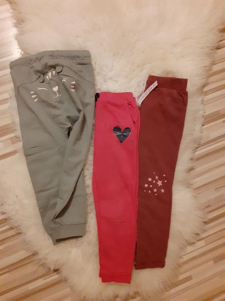 2x tepláky, 104–116