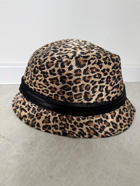 Klubúčik s leo vzorom, l