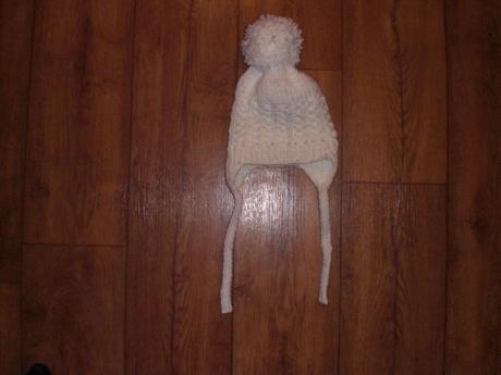 Biela štrikovaná čiapka 86/92-98 na ušká nenosená, 92