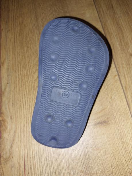 Krasne slapky, levis,22