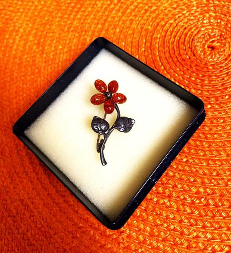 Starožitná vintage jantárová brošňa, 