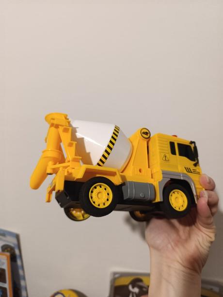 Domiešavač a monster truck, 