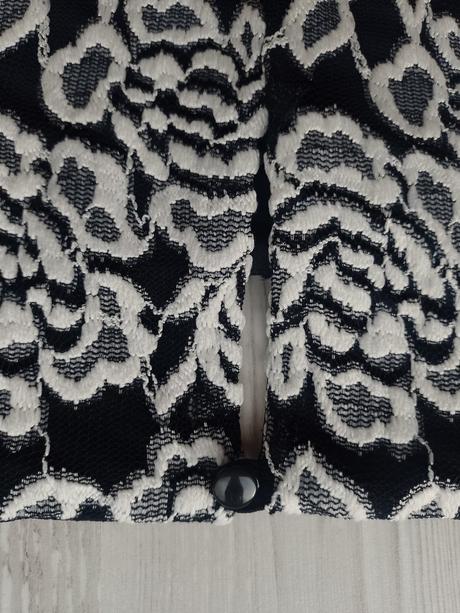 Čipkované šaty, l