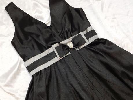 Luxusne velmi pekne saty, 40