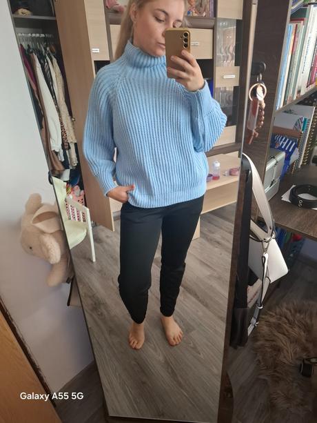 Svetlomodry svetrík, 