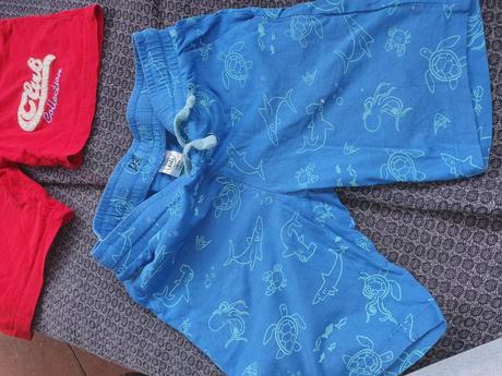 2x šortky po 1 eur ks 118, 128