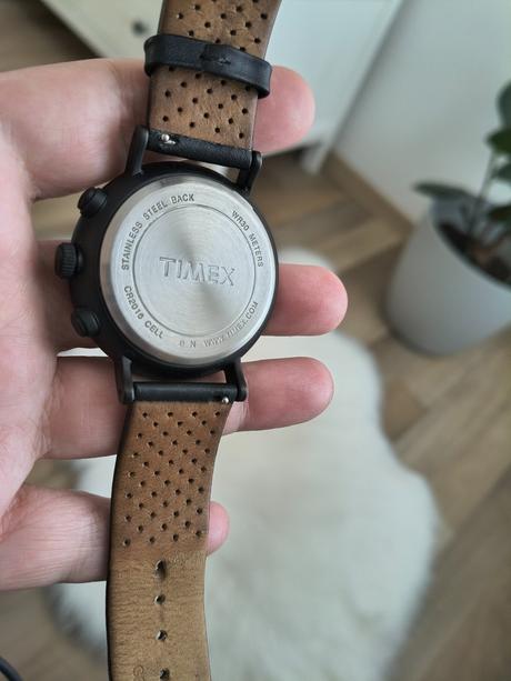 Timex kožené kvalitné hodinky,