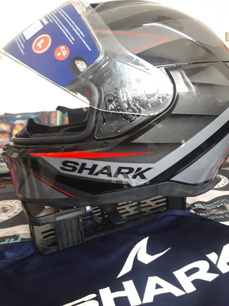 Predám 2x prilbu shark d- skwal 3 úplne nové, 