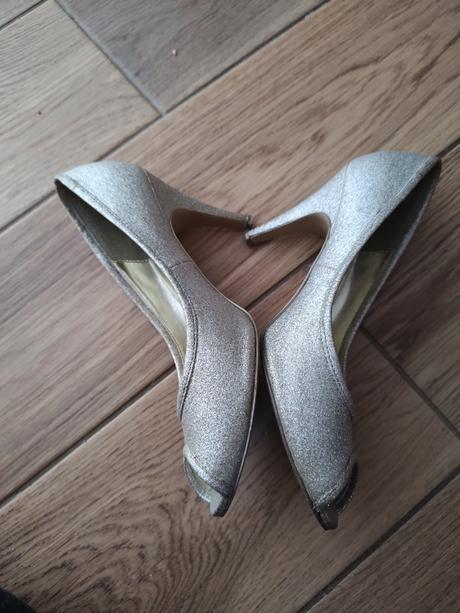 Trblietavé lodičky, 39