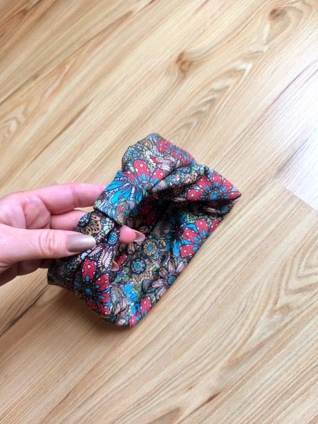 Farebná látková čelenka, 