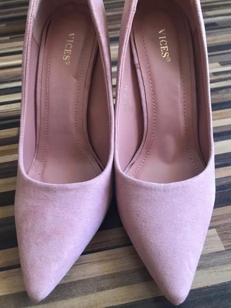 Ružové lodičky, 35