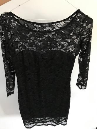 Čierne čipkované šaty, s