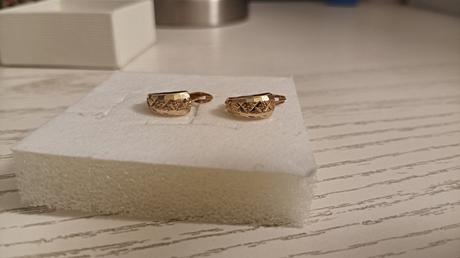 Krásne zlaté náušnice 585,