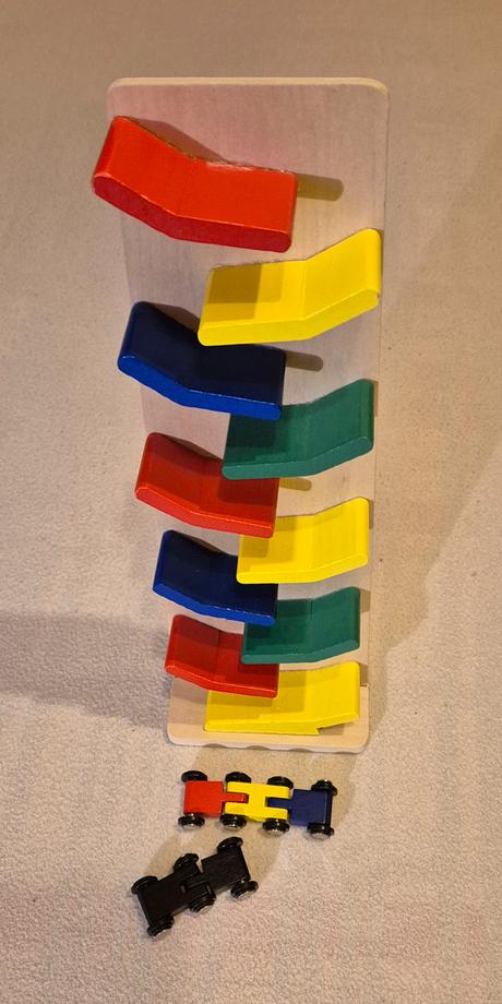 Drevená kaskádova zip zap dráha pre autíčka, 